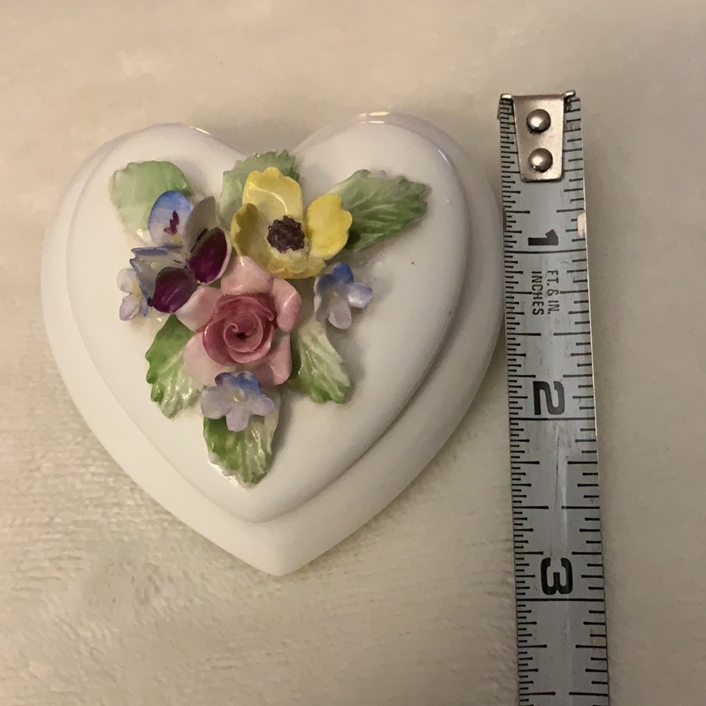 Royal Adderley Floral Bone China Trinket Box Made In England (vintaged piece) - Picture 2 of 14